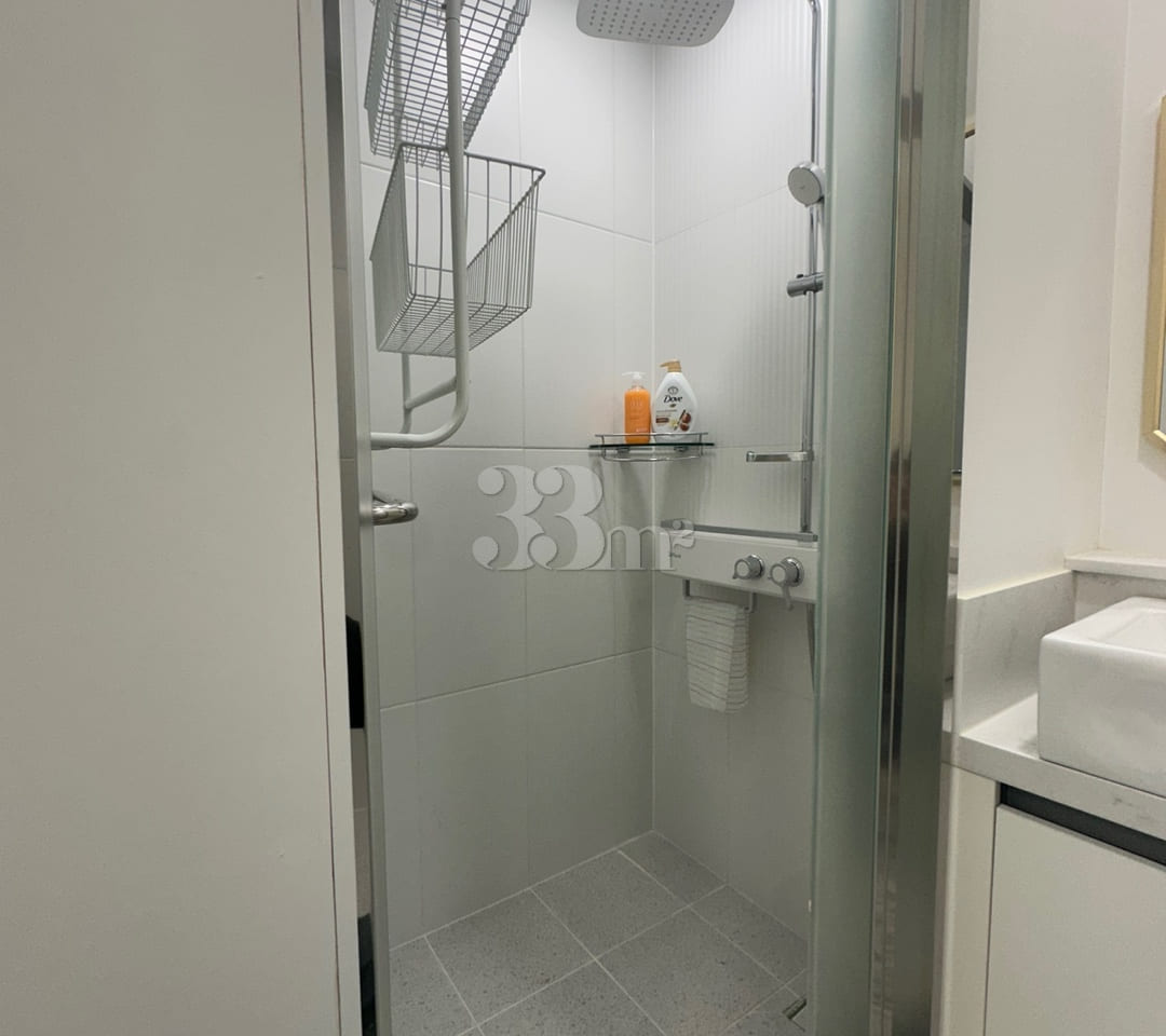 Brand-new two-room unit, parking available. 8th image