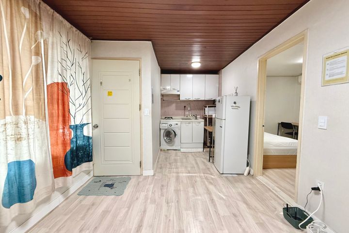 2-Room Unit, 4-Minute Walk from Ewha Womans U 2th image