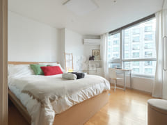 Jonggak, separate bedroom, minimum 3-night st 9th image