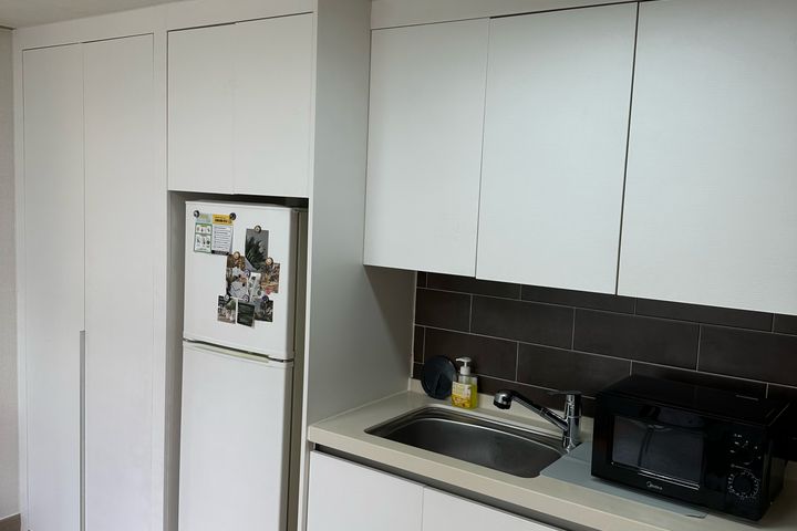 Pleasant, fully-furnished studio apartment ne 10th image