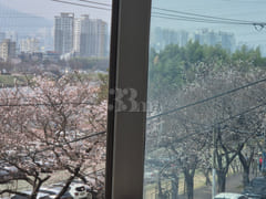 House with a view of Taehwagang National Gard 3th image