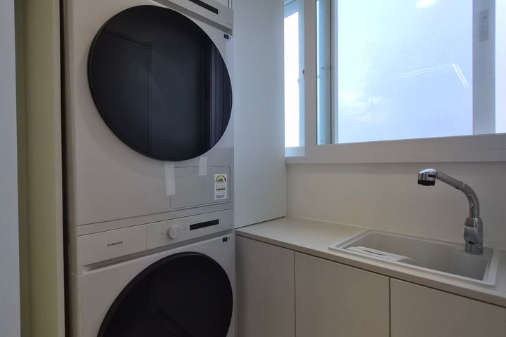 Newly built apartment within walking distance 11th image