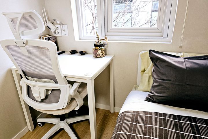 New Luxury Fully Furnished Unit 307 4th image