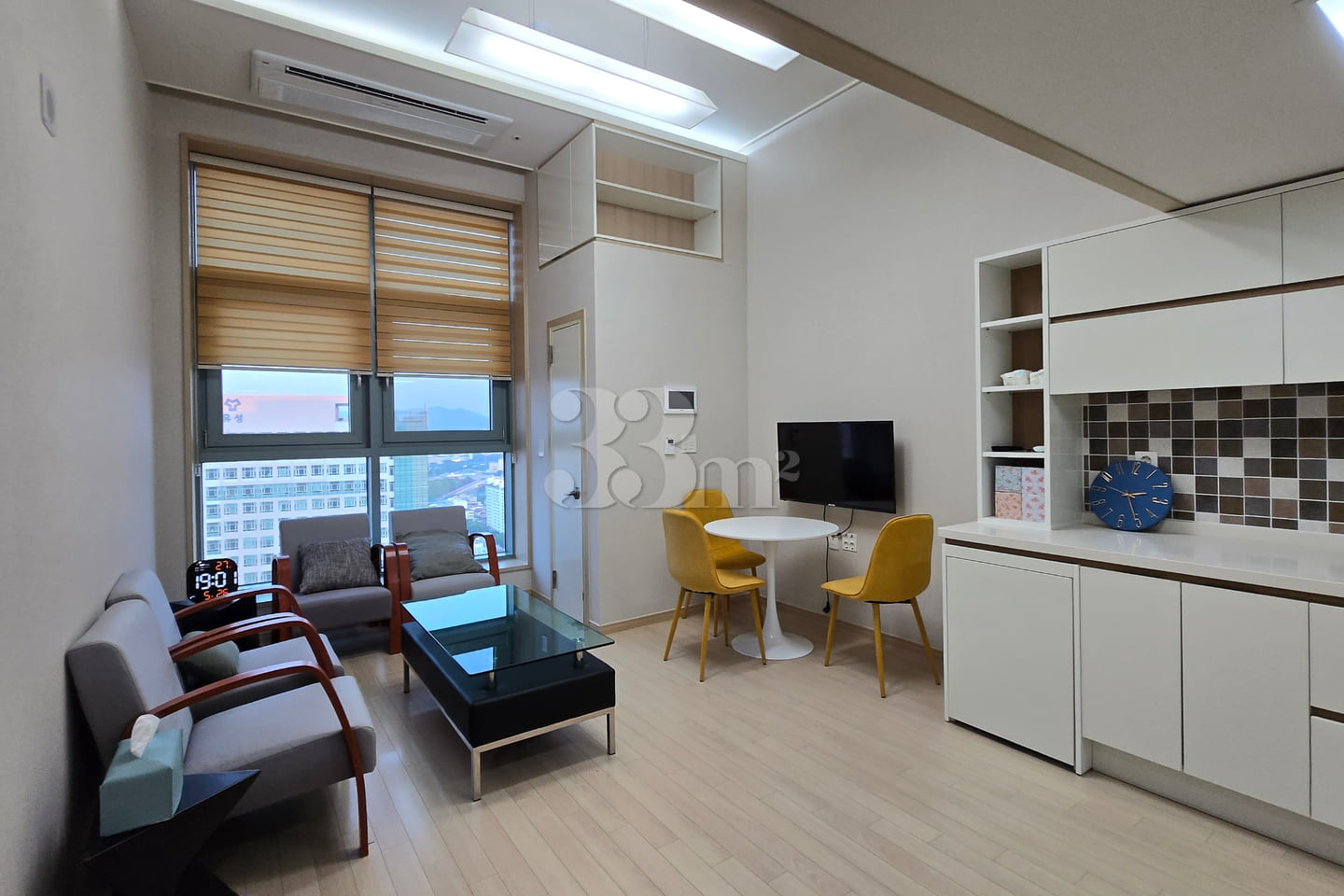 Neat studio apartment with beds for three 3th image