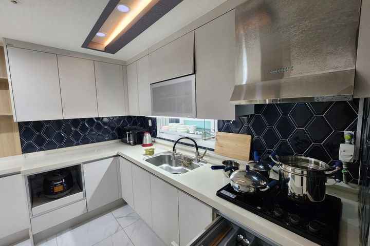 3-room, fully furnished, 10-minute walk from  14th image