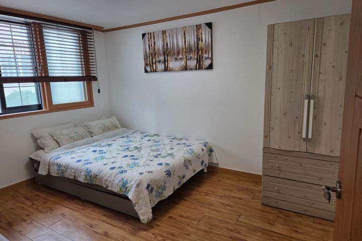 A quiet, comfortable, and spacious room 0th image