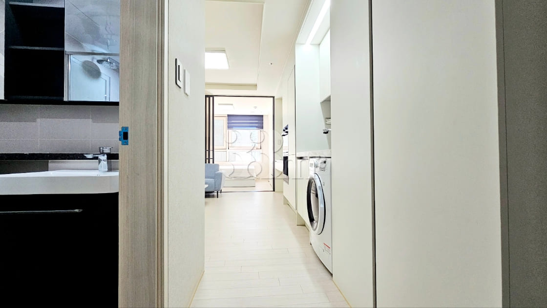Luxury officetel in a great location. 1th image