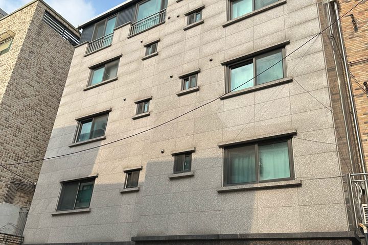 Pleasant, fully-furnished studio apartment ne 8th image