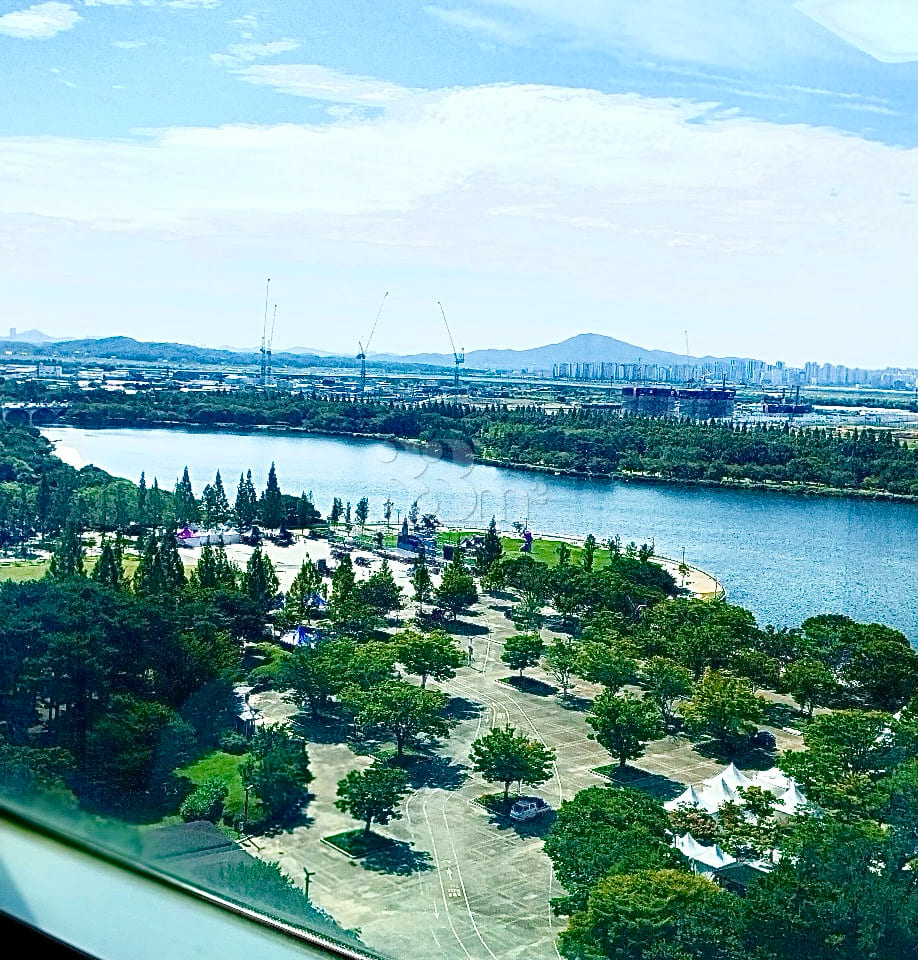 Spacious stay with a great view and full opti 16th image