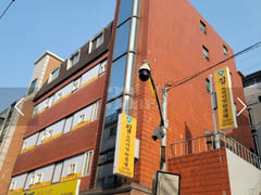 3-minute walk from Sinnonhyeon Station! 2th image