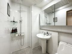 π Spacious 2-Bedroom, 2-Bathroom Home in Gwa 15th image