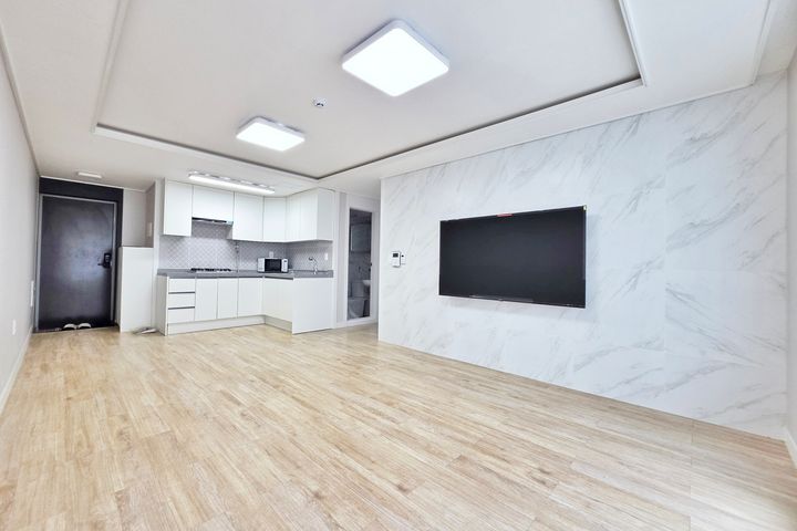 Newly Built 3-Room Unit 202 in Yeosu 0th image