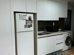 Pleasant, fully-furnished studio apartment ne 13th image