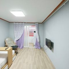 조용하고 깔끔한 방 방 이미지