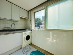 Women-only, fully furnished apartment near th 5th image