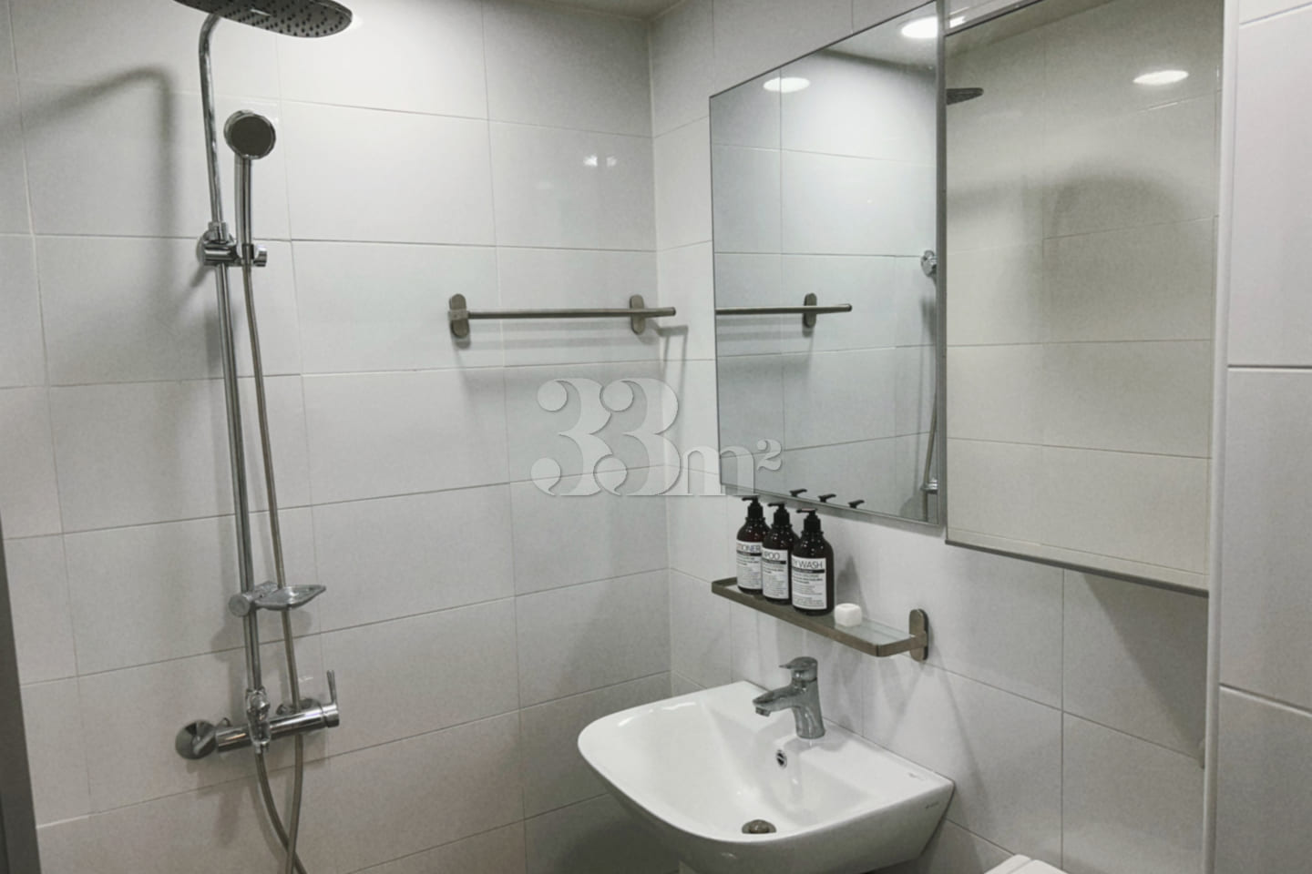 Quiet, newly built home within walking distan 7th image
