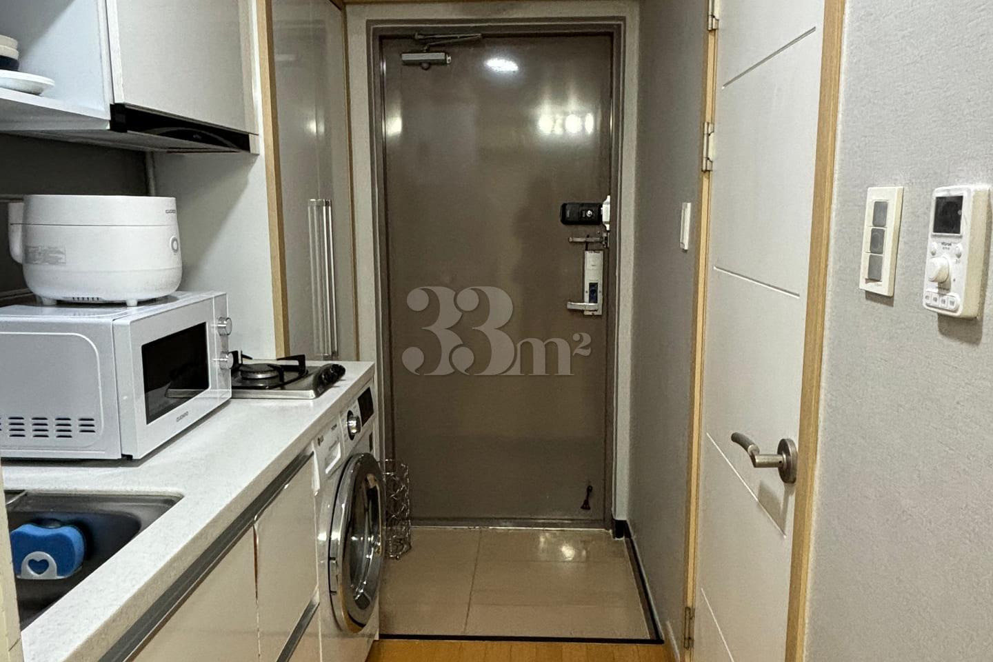 Gangnam Station, 1-minute walk, fully furnish 15th image