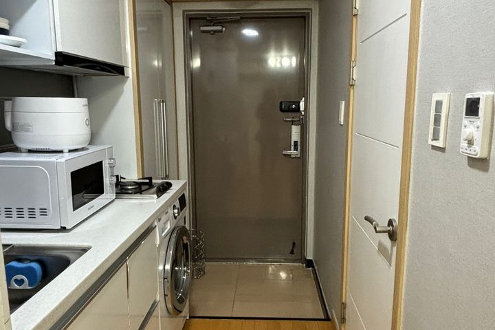 Gangnam Station, 1-minute walk, fully furnish 15th image