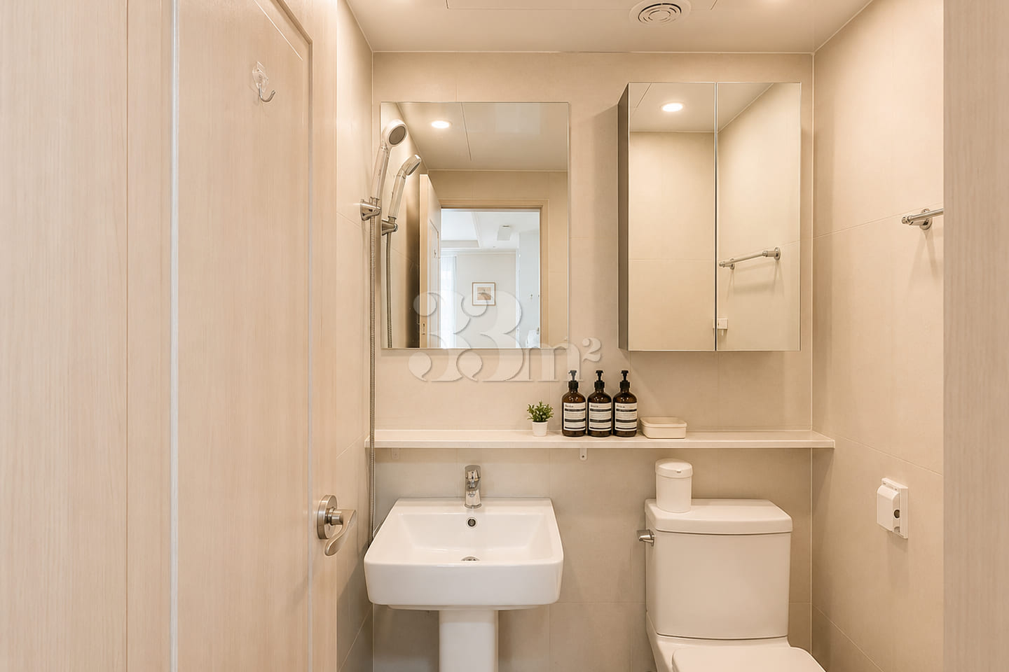 Cozy, fully-furnished apartment on Line 2 3th image