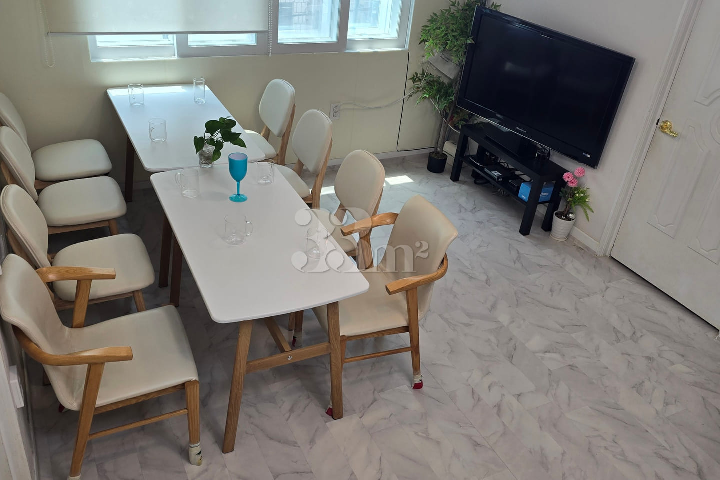 3-bedroom apartment with living room near a c 1th image