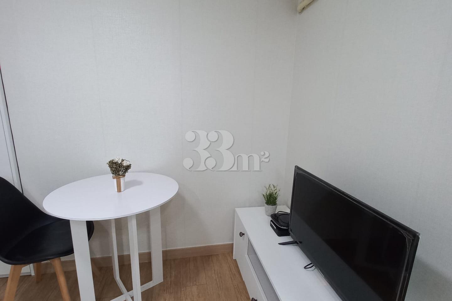 Neat and cozy studio apartment 2th image