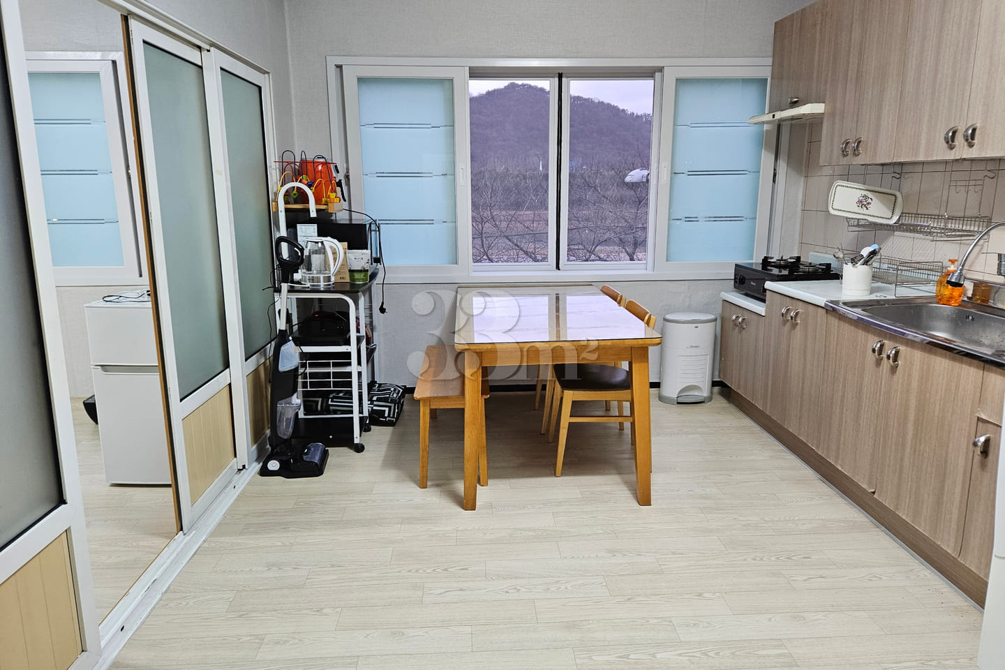 Taehwagang 3rd floor, 1 double bed, 2 single  4th image