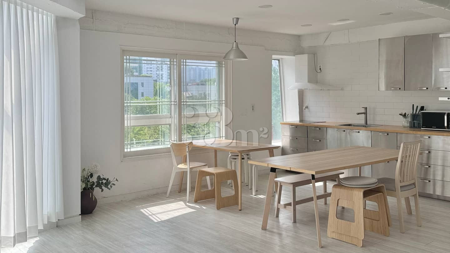 4-bedroom duplex with a spacious park view 3th image