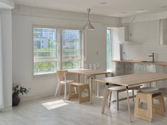 4-bedroom duplex with a spacious park view 3th image