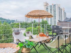 Studio apartment with a terrace 2th image