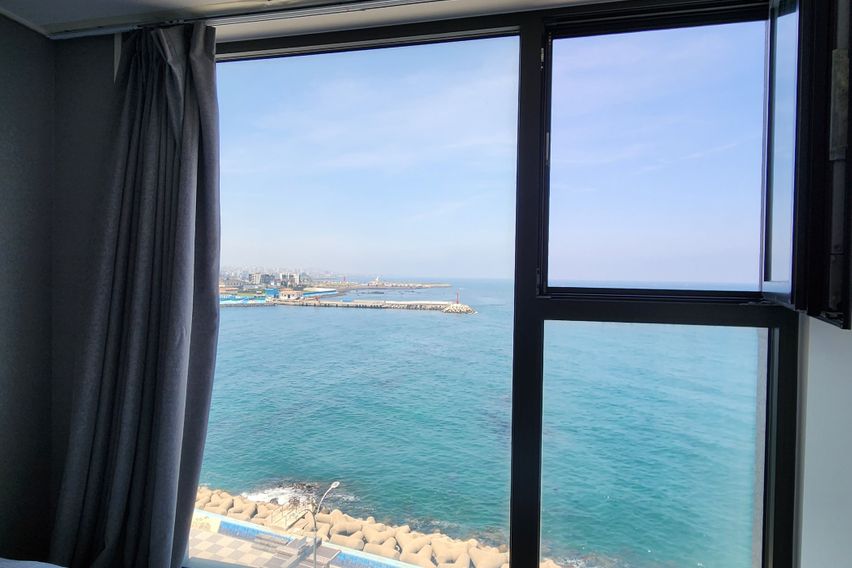 아름다운 바다 위 집 1번째 이미지