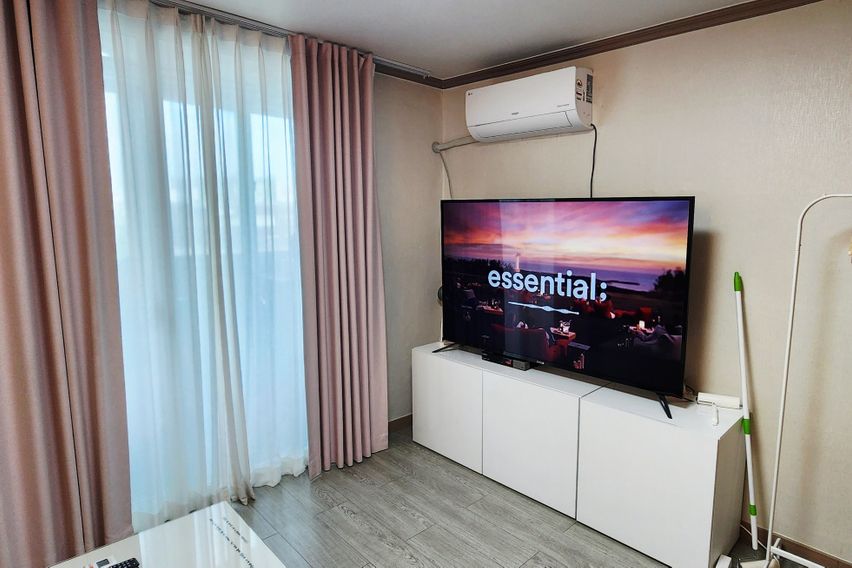 6-story building next to the industrial compl 1th image