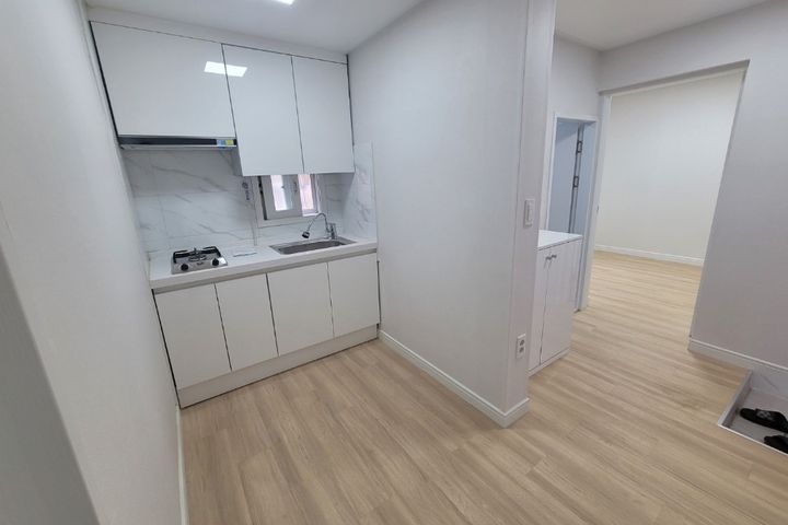 Remodeled two-room apartment, 7-minute walk t 6th image