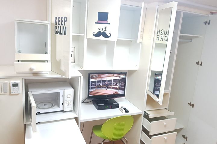 Room 103 6th image