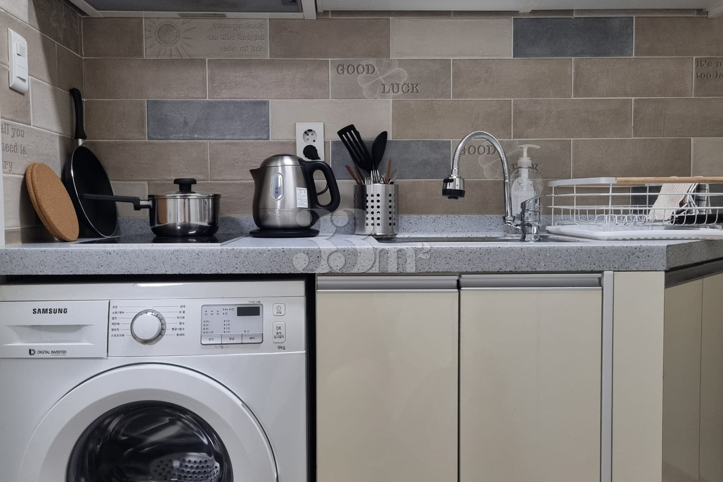 Studio apartment, 1-minute walk from Sillim S 9th image