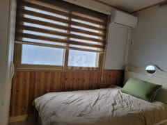 Wood-toned 1.5-room unit on the second floor 1th image