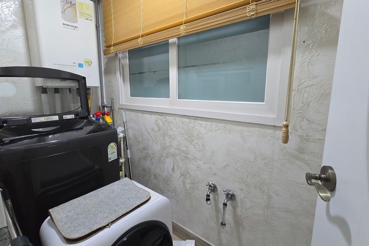 Clean two-room apartment near Yeonsinnae Stat 13th image