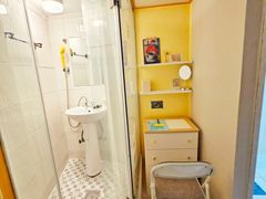 Shower room on the women-only floor 2th image