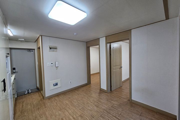 Two-Room Unit 407 0th image
