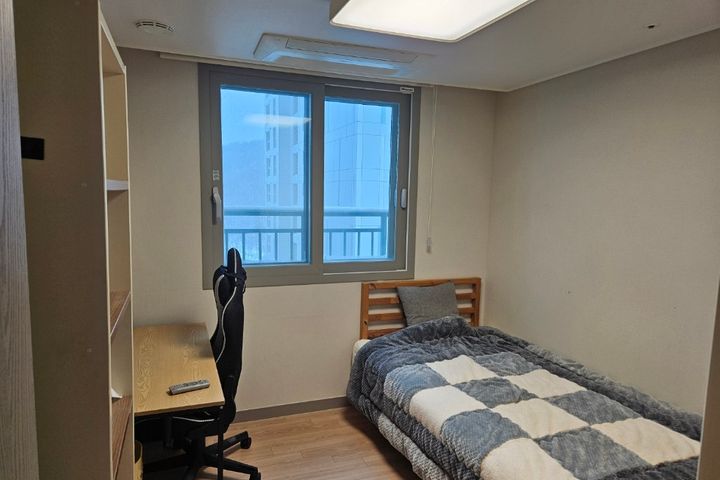 Two small rooms 0th image