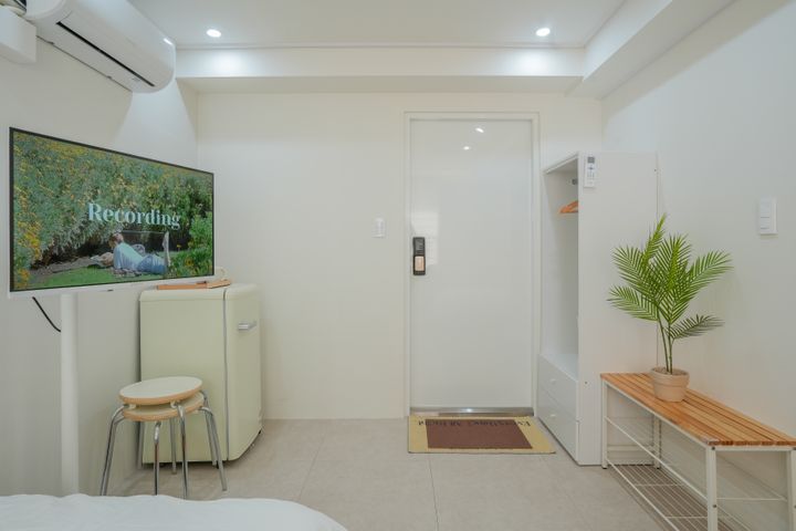 Twin Room in Myeongdong Station Area, Seoul 1th image