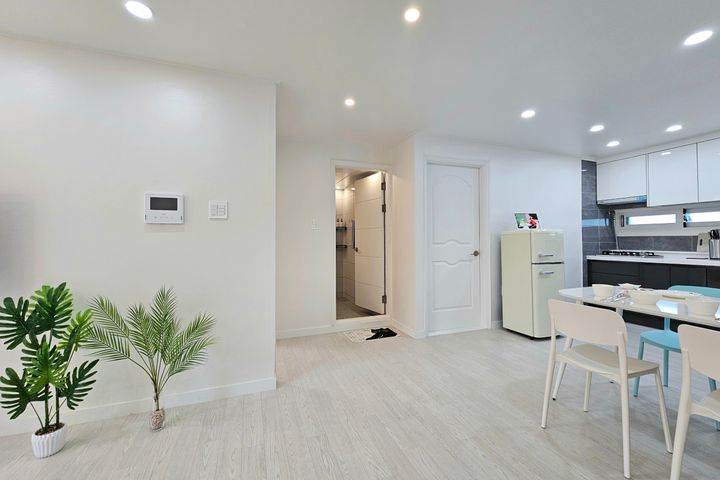 ๐Fully renovated + dryer included 4th image