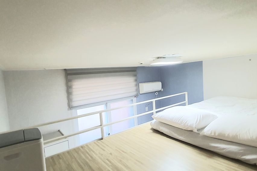 C House in front of Myongji University 4th image