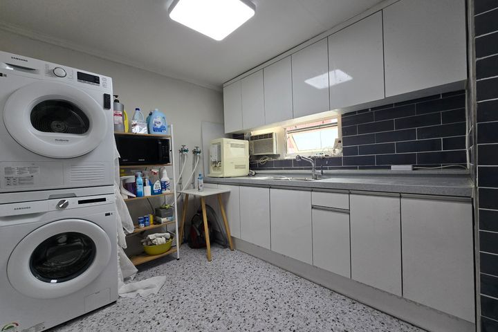 5 minutes from Bucheon Station, Modern White 2th image