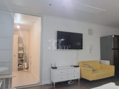 Great location in Sinchon; spacious room. 8th image