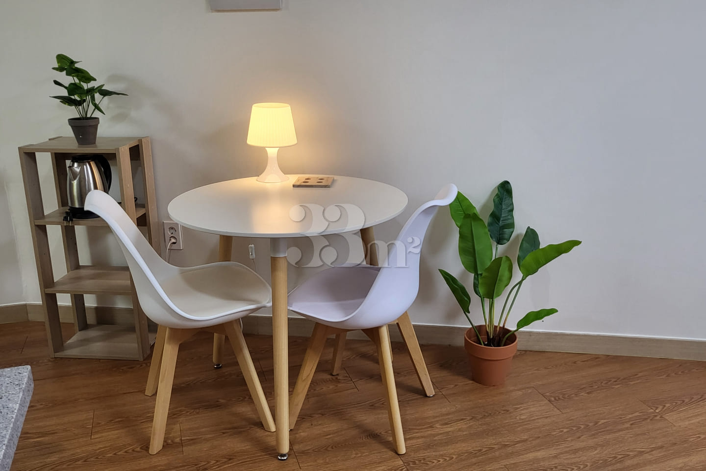 Spacious room, stylish room, close to the sta 5th image
