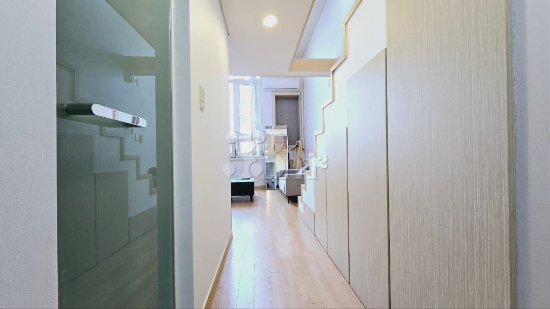 5 minutes to Gangnam National University of E 1th image