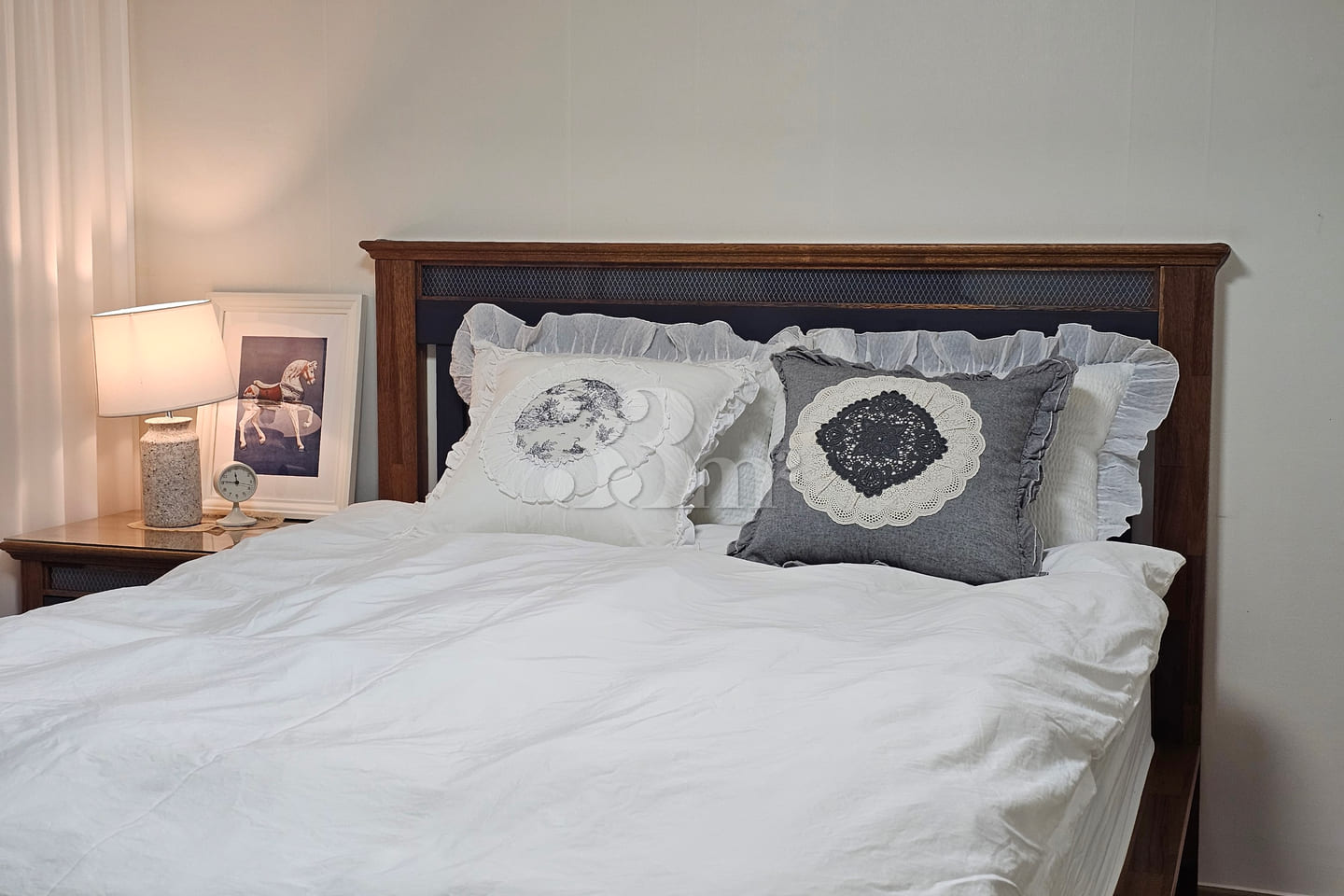 1 minute from the Han River; fully furnished; 3th image