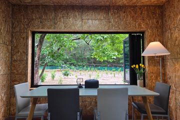 Detached rural house, 10-minute walk to the b