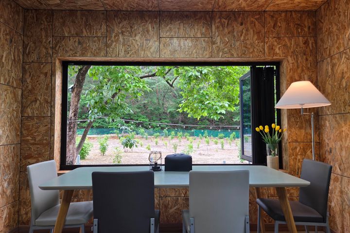 Detached rural house, 10-minute walk to the b 0th image