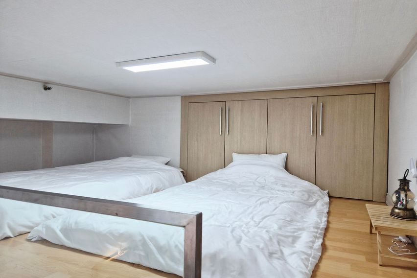 신설동역 복층 3인실